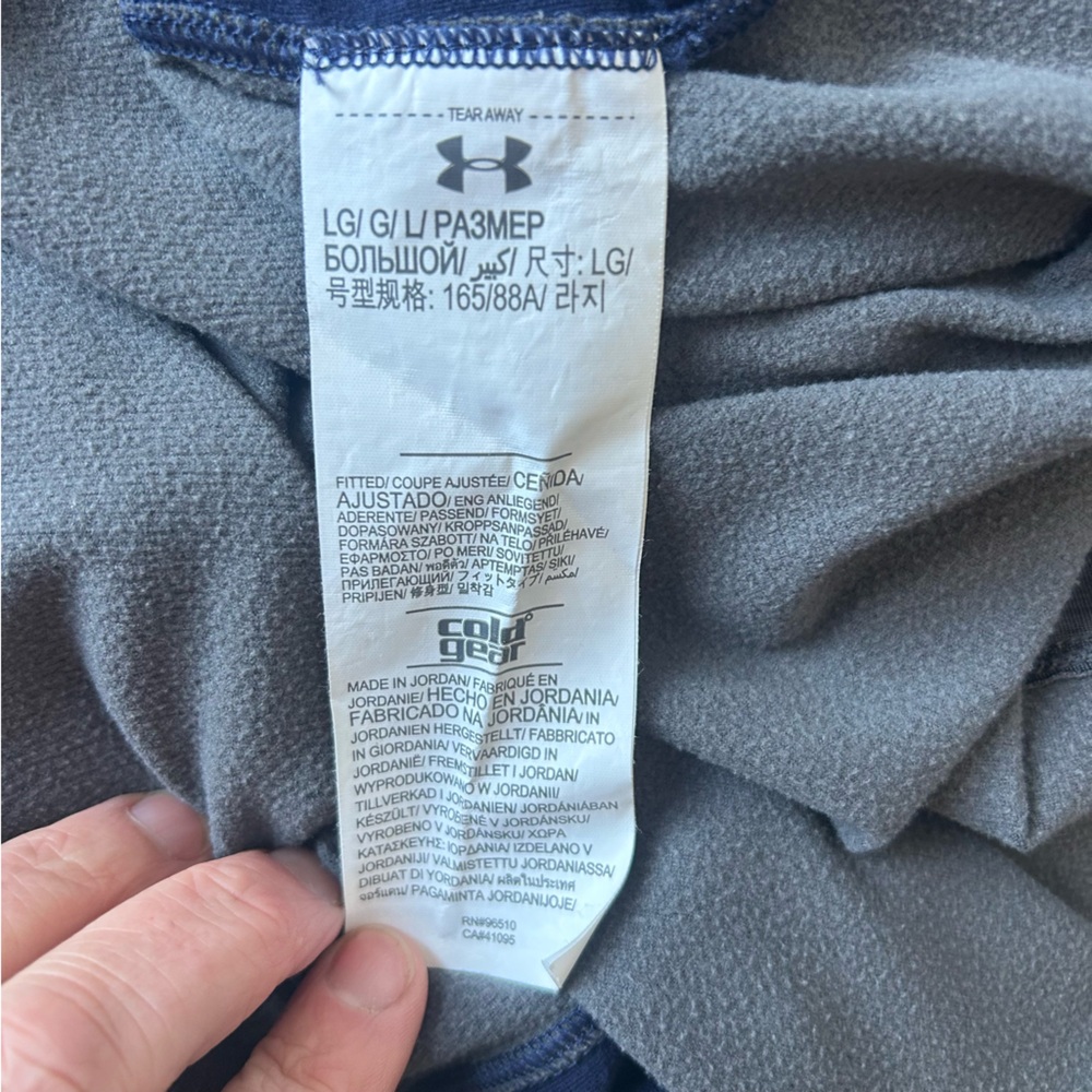 Under Armour women’s Gray and Blue Long Sleeve Shirt heat gear - Picture 5 of 7